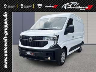 Schräge Frontansicht auf einen Renault Master , freigestellt