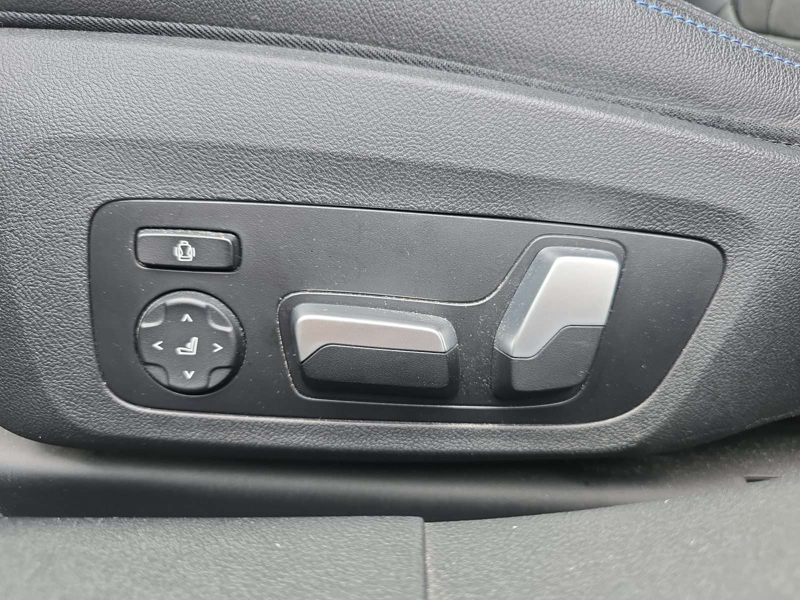 Fahrzeugbild eines BMW i4
