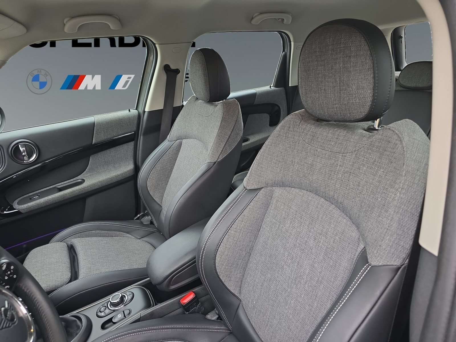 Fahrzeugbild eines MINI COOPER SE