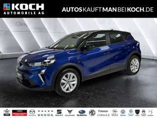 Schräge Frontansicht auf einen Renault Captur , freigestellt