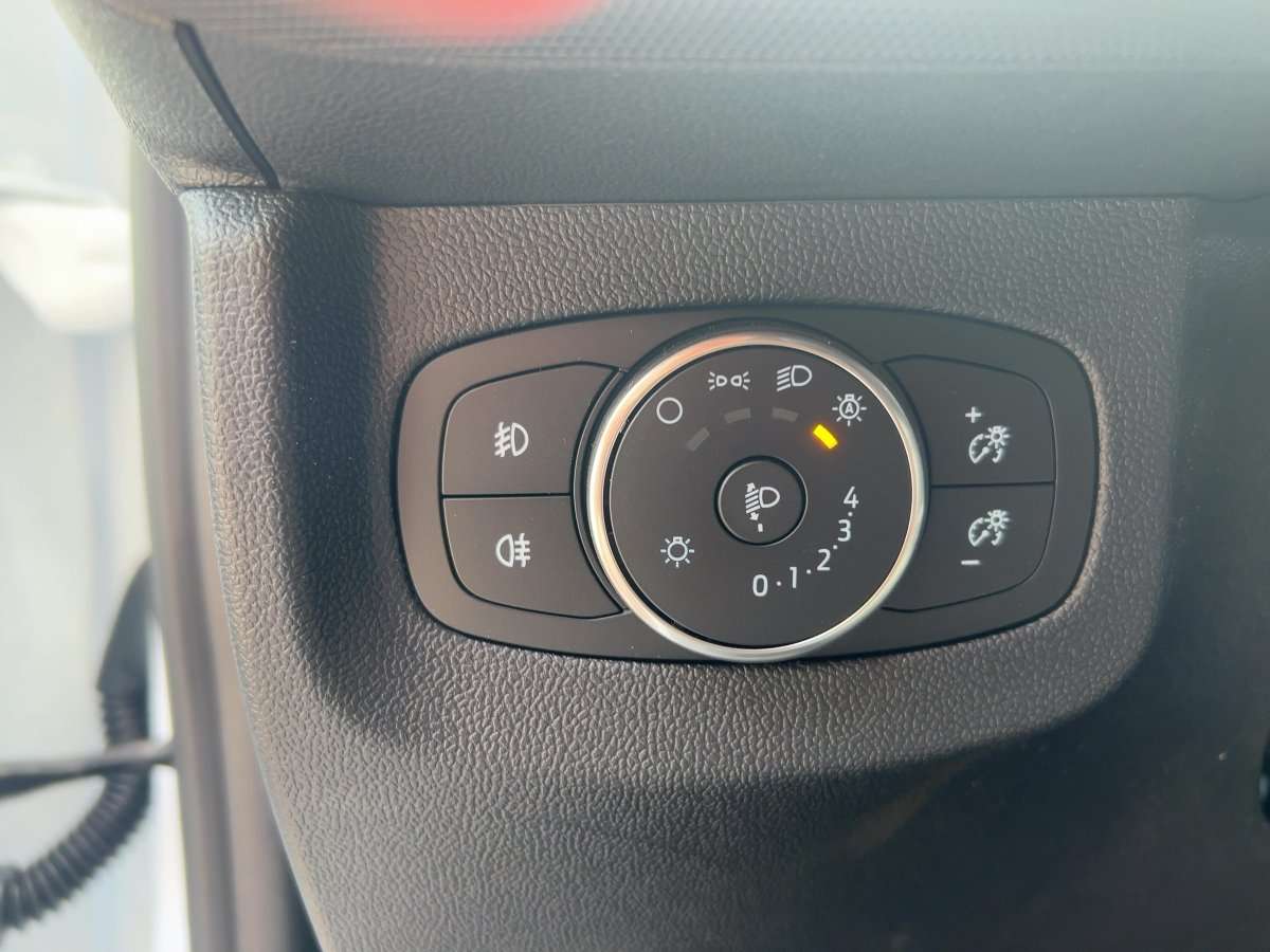 Fahrzeugbild eines Ford Transit Courier