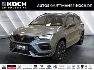 Schräge Frontansicht auf einen CUPRA Ateca , freigestellt