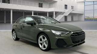 Schräge Frontansicht auf einen Audi A3 , freigestellt