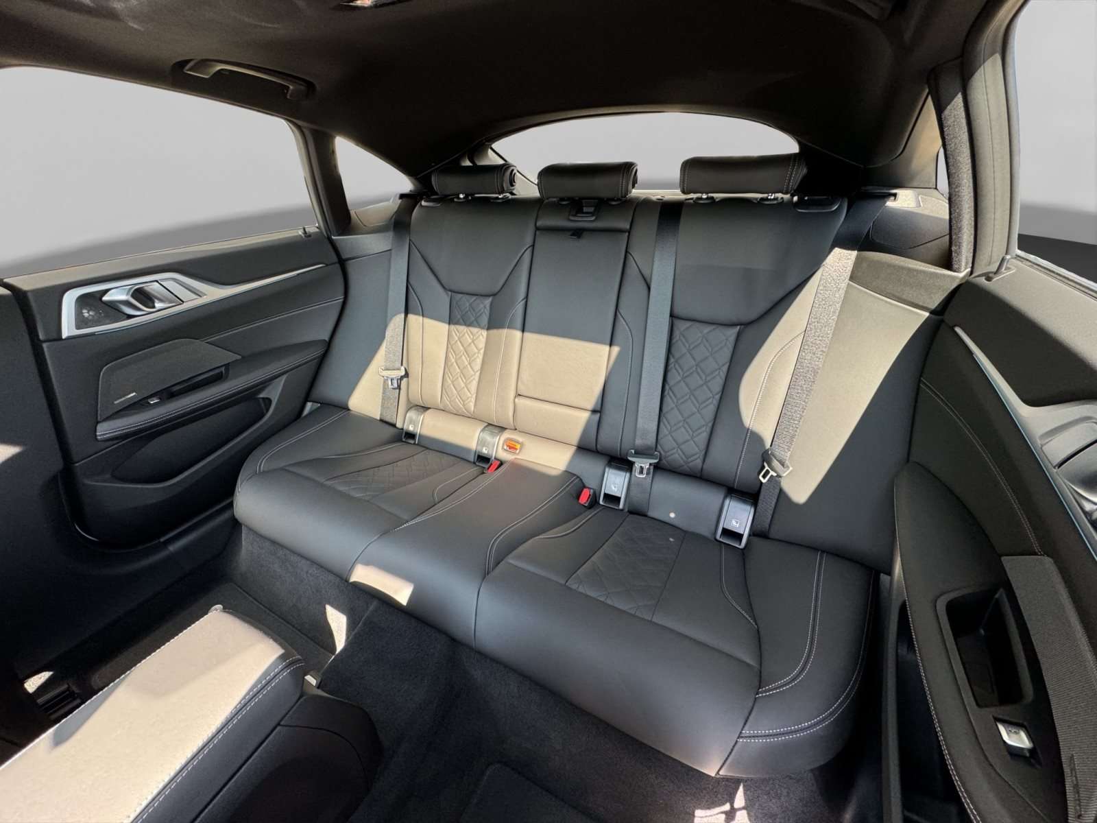 Fahrzeugbild eines Alpina D4