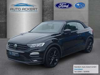 Schräge Frontansicht auf einen Volkswagen T-Roc , freigestellt