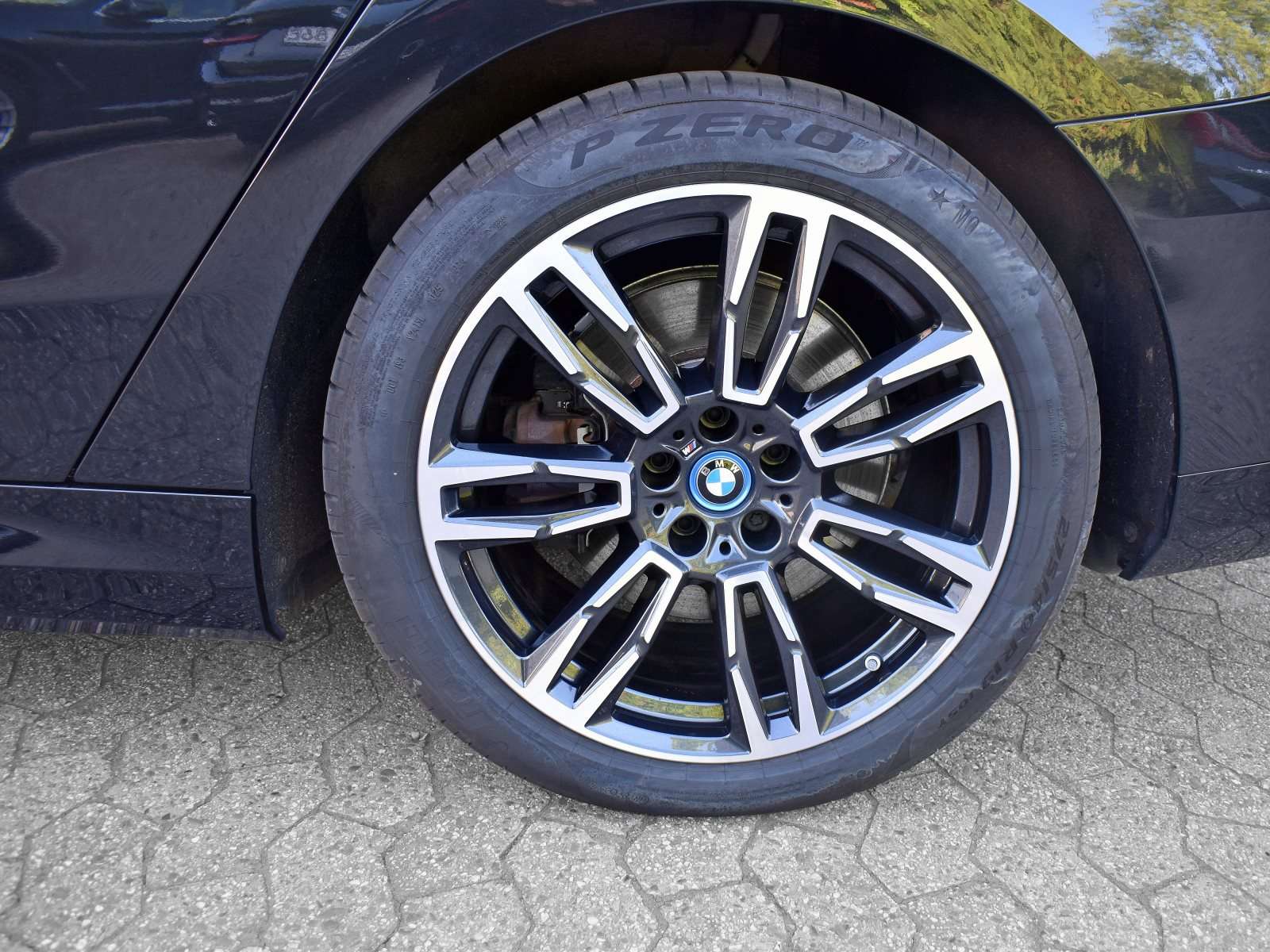 Fahrzeugbild eines BMW i5