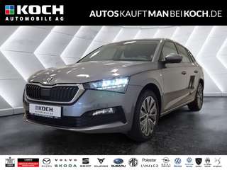 Schräge Frontansicht auf einen Skoda Scala , freigestellt