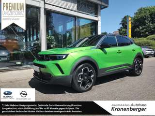 Schräge Frontansicht auf einen Opel Mokka , freigestellt