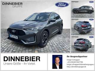 Schräge Frontansicht auf einen Ford Kuga , freigestellt