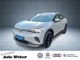 Schräge Frontansicht auf einen Volkswagen ID.4 , freigestellt