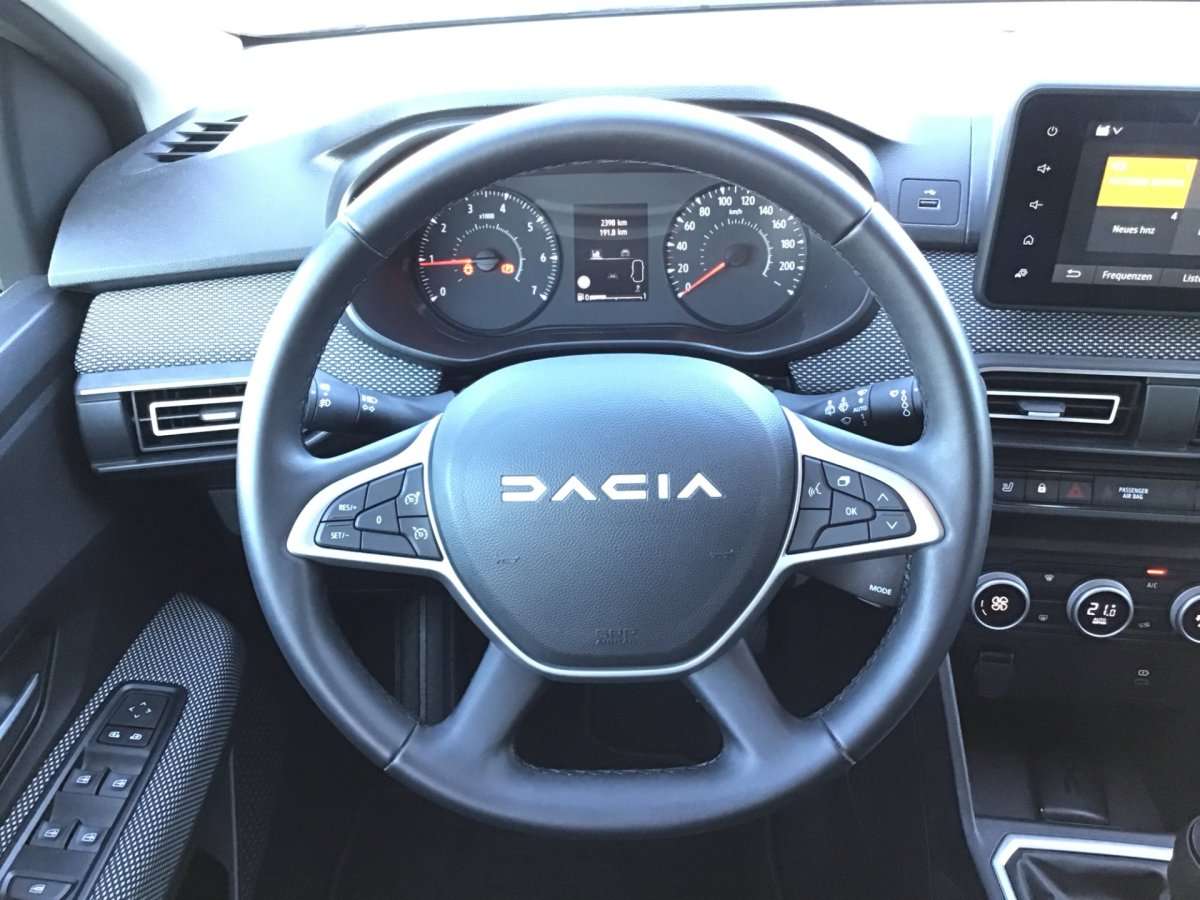 Fahrzeugbild eines Dacia Sandero