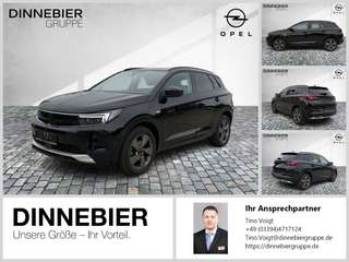 Schräge Frontansicht auf einen Opel Grandland X , freigestellt