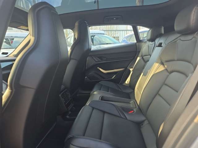 Fahrzeugbild eines Porsche Taycan