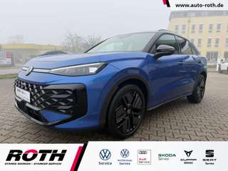 Schräge Frontansicht auf einen Volkswagen T-Roc , freigestellt