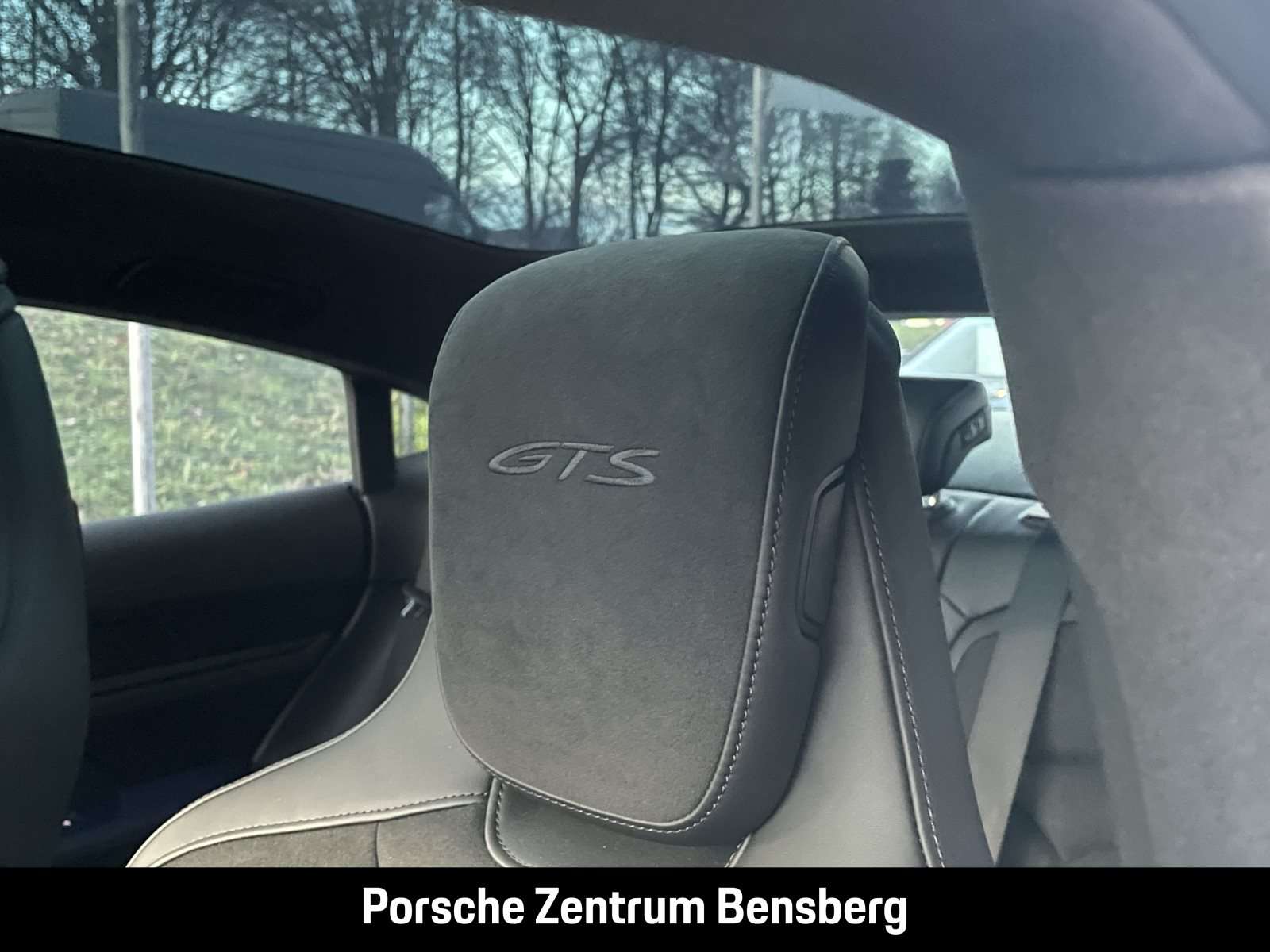 Fahrzeugbild eines Porsche Taycan