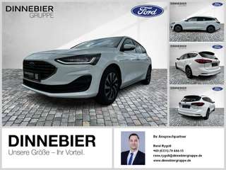 Schräge Frontansicht auf einen Ford Focus , freigestellt