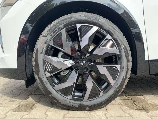Fahrzeugbild eines Renault Rafale