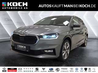 Schräge Frontansicht auf einen Skoda Fabia , freigestellt