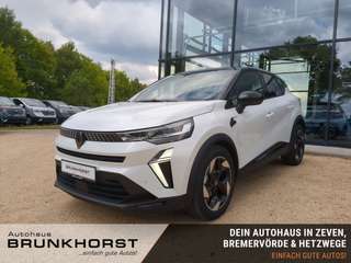 Schräge Frontansicht auf einen Renault Captur , freigestellt
