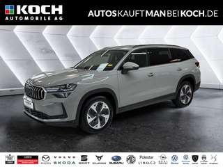 Schräge Frontansicht auf einen Skoda Kodiaq , freigestellt