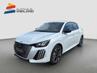 Schräge Frontansicht auf einen Peugeot 208 , freigestellt