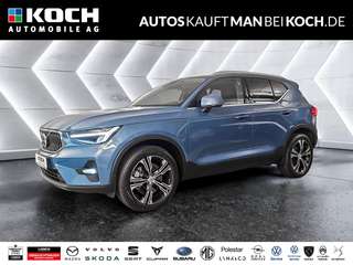 Schräge Frontansicht auf einen Volvo XC40 , freigestellt