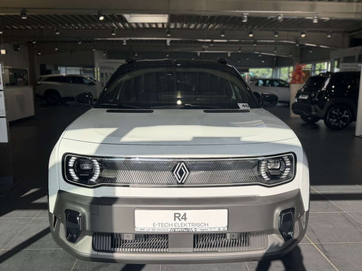 Fahrzeugbild eines Renault 4 E-TECH