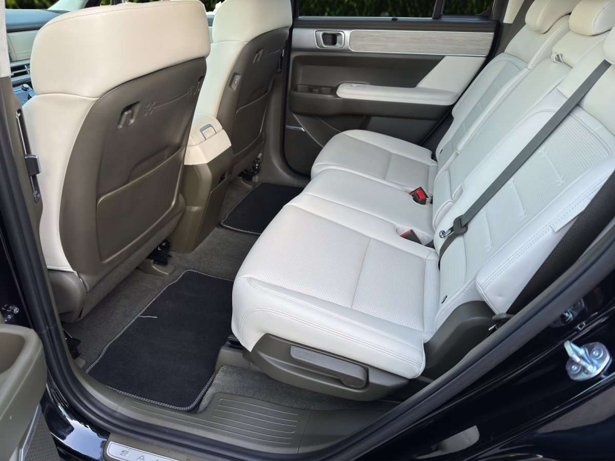 Fahrzeugbild eines Hyundai Santa Fe