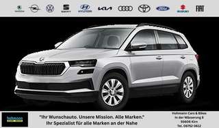 Schräge Frontansicht auf einen Skoda Karoq , freigestellt