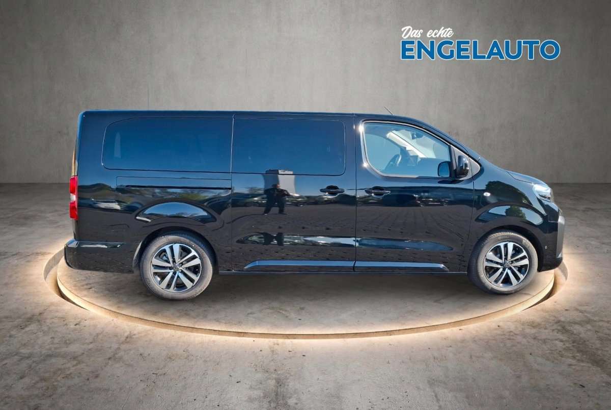 Fahrzeugbild eines Peugeot Traveller
