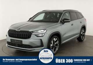 Schräge Frontansicht auf einen Skoda Kodiaq , freigestellt