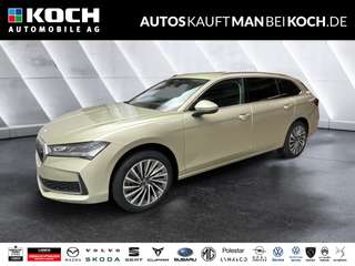 Schräge Frontansicht auf einen Skoda Superb , freigestellt