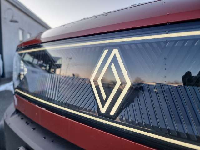 Fahrzeugbild eines Renault 4 E-TECH