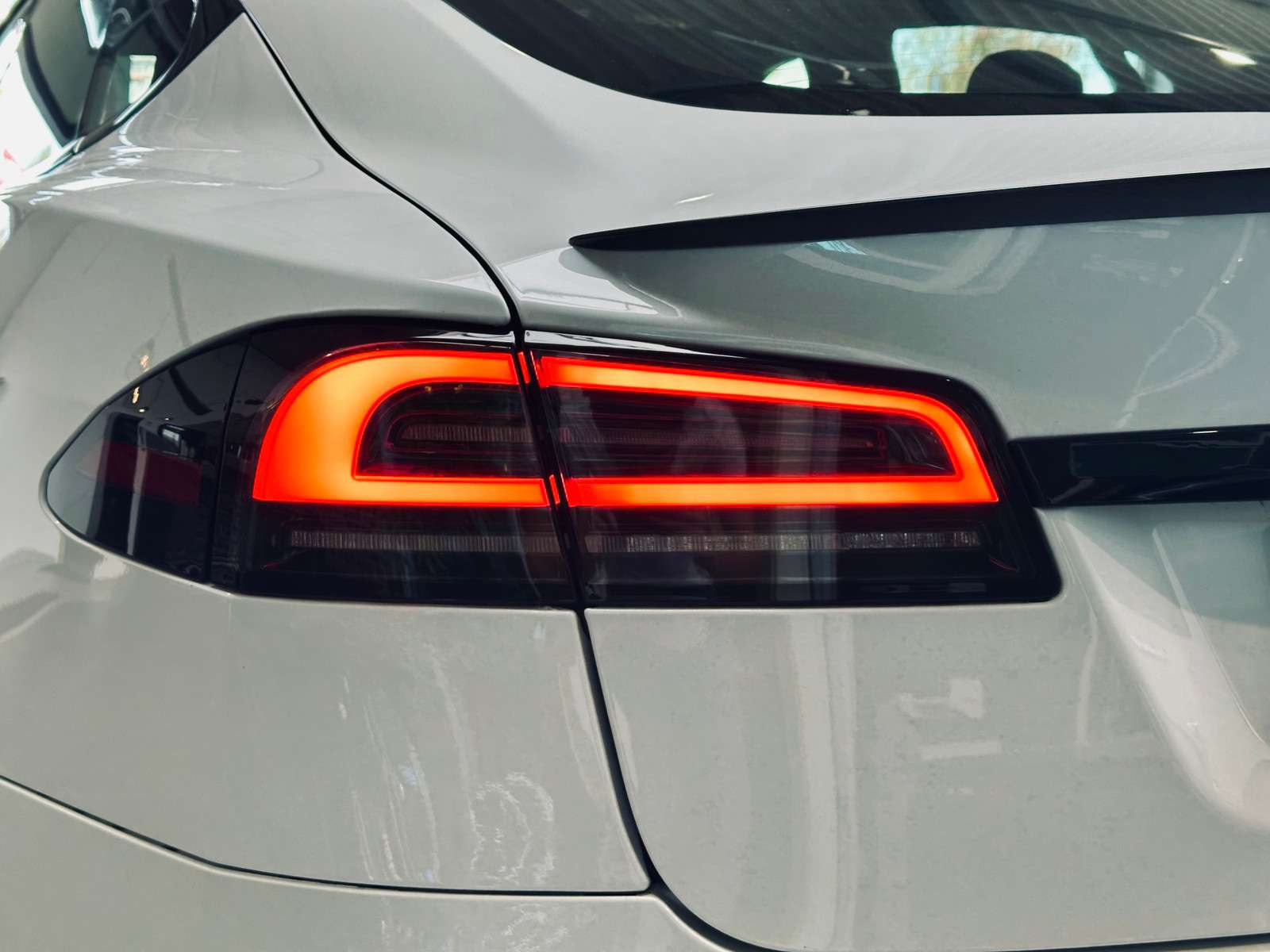 Fahrzeugbild eines TESLA Model S