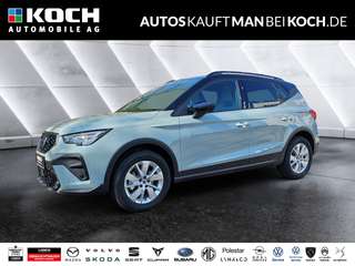 Schräge Frontansicht auf einen SEAT Arona , freigestellt