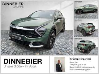 Schräge Frontansicht auf einen Kia Sportage , freigestellt