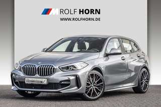 Schräge Frontansicht auf einen BMW 1er-Reihe , freigestellt