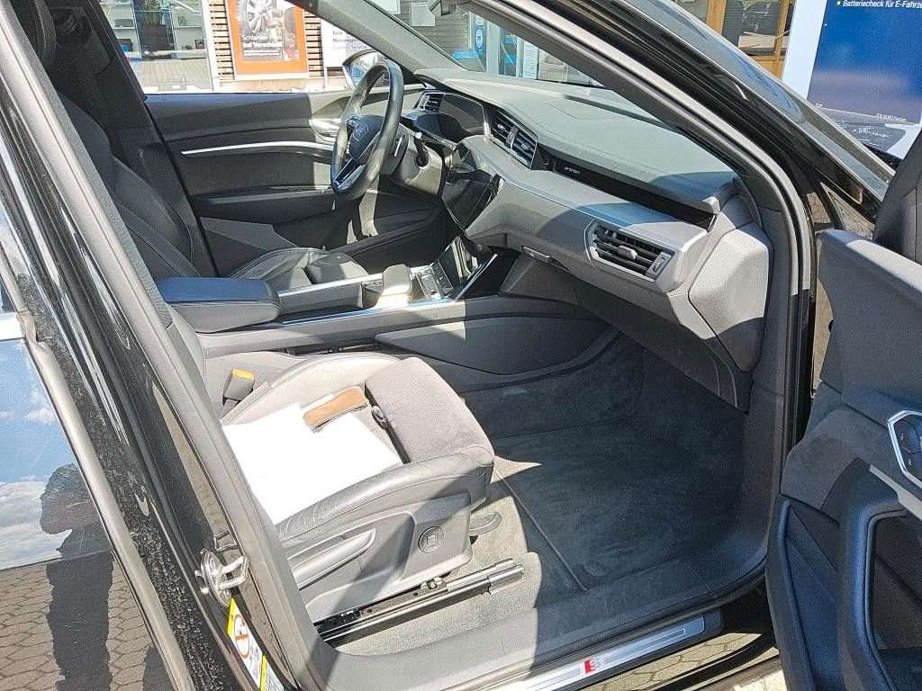 Fahrzeugbild eines Audi e-tron
