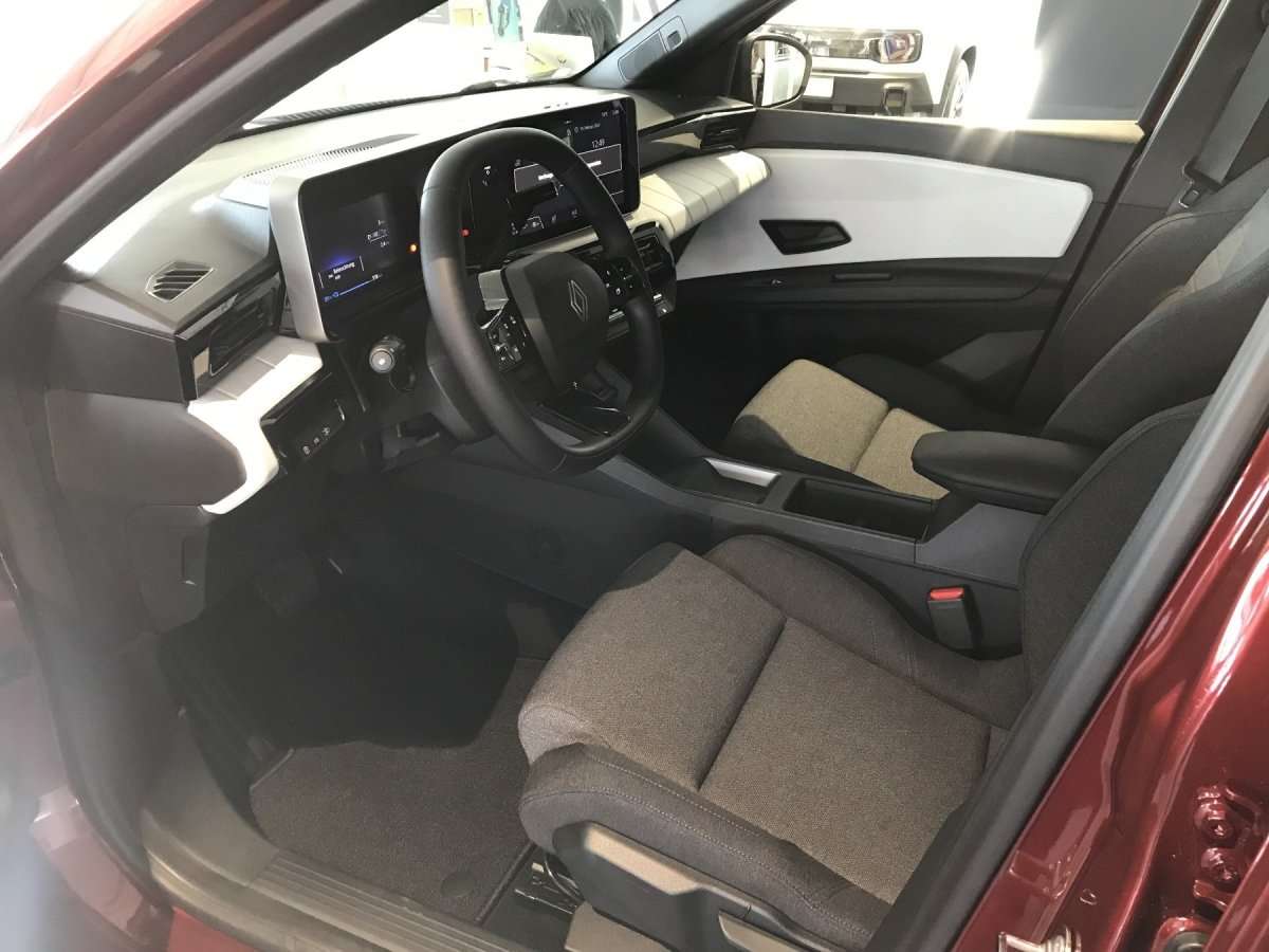 Fahrzeugbild eines Renault 4 E-TECH