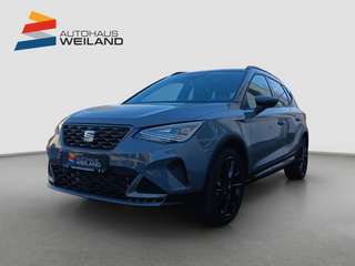 Schräge Frontansicht auf einen SEAT Arona , freigestellt