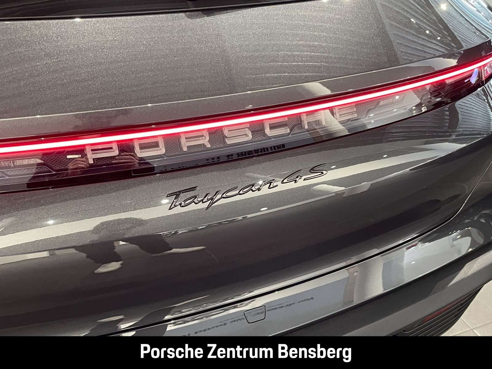 Fahrzeugbild eines Porsche Taycan