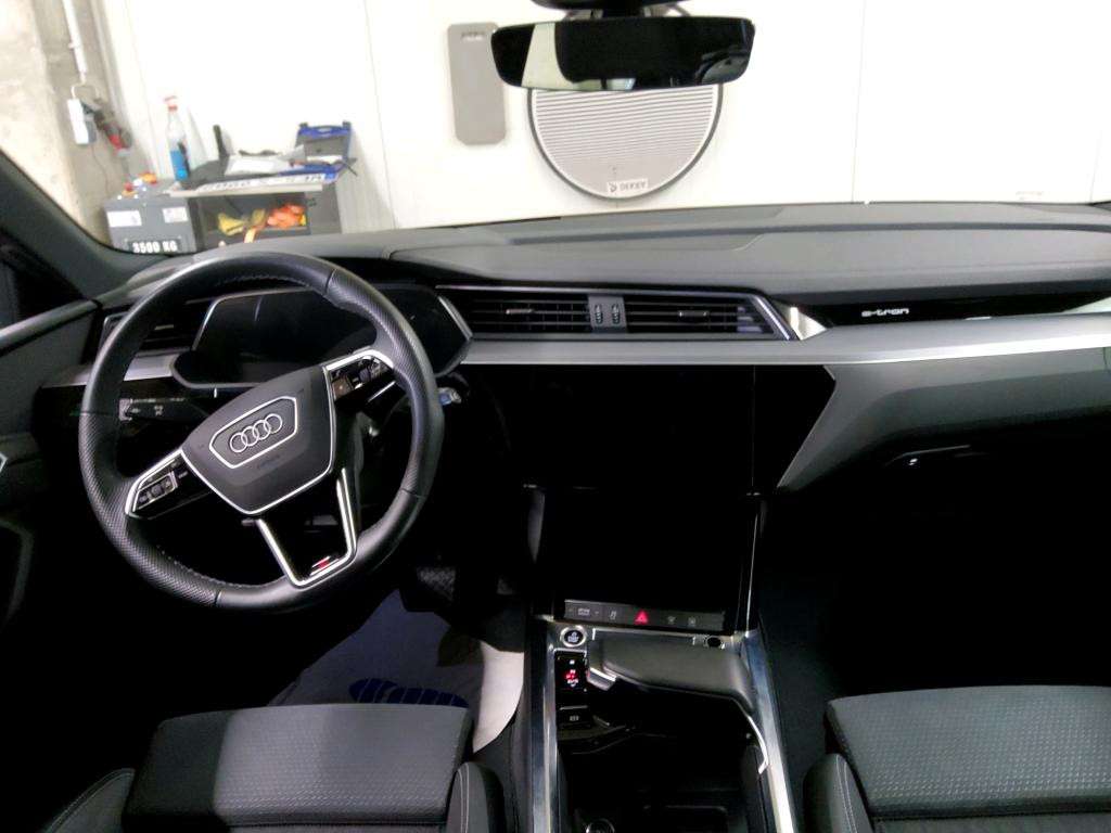 Fahrzeugbild eines Audi e-tron