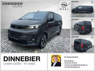 Schräge Frontansicht auf einen Opel Zafira , freigestellt