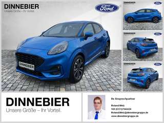 Schräge Frontansicht auf einen Ford Puma , freigestellt