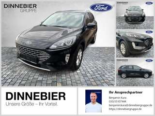 Schräge Frontansicht auf einen Ford Kuga , freigestellt