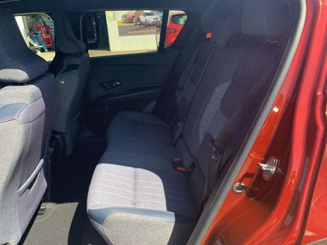 Fahrzeugbild eines Renault 4 E-TECH