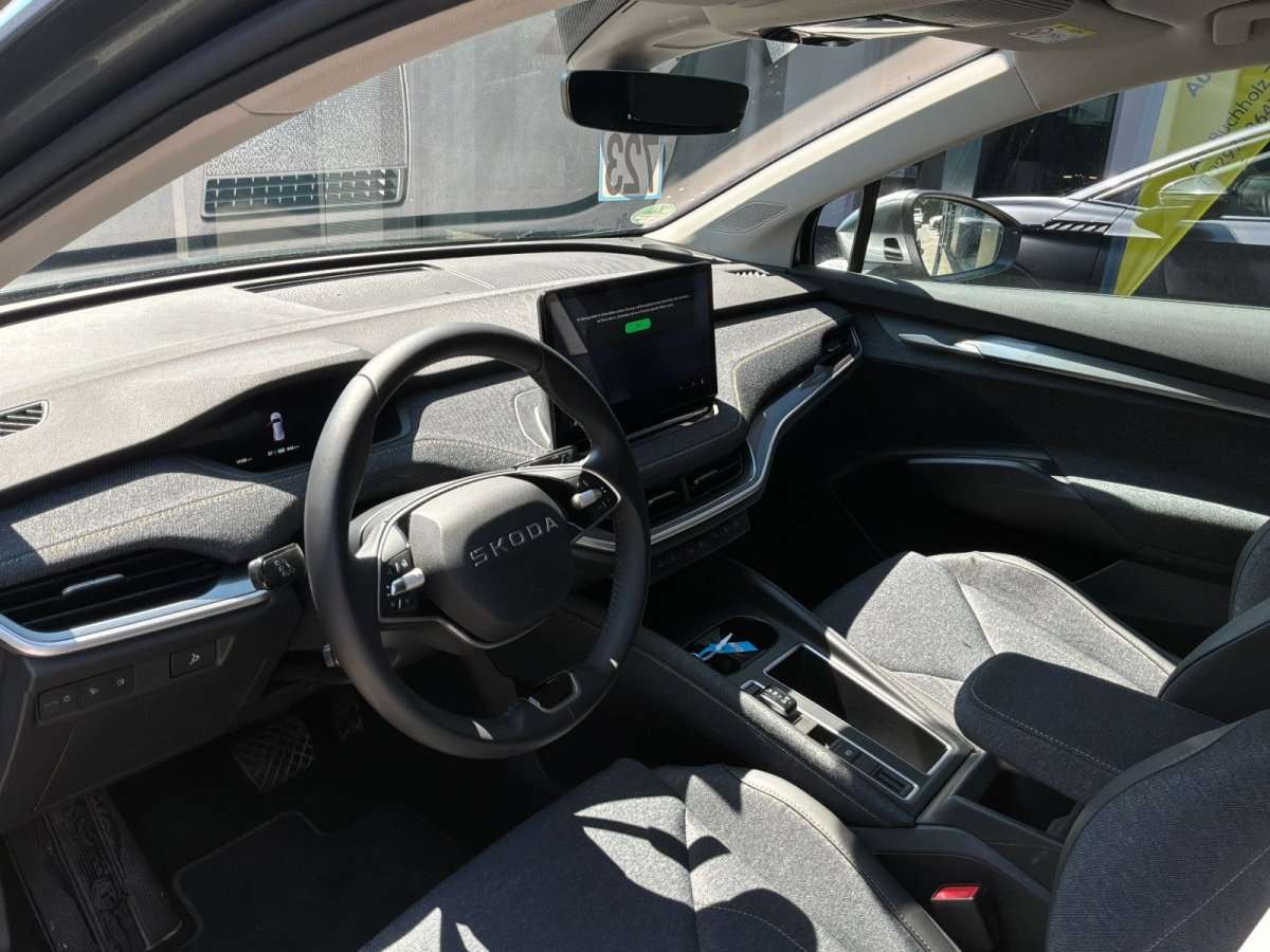 Fahrzeugbild eines Skoda ELROQ