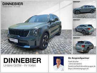 Schräge Frontansicht auf einen Kia Sorento , freigestellt