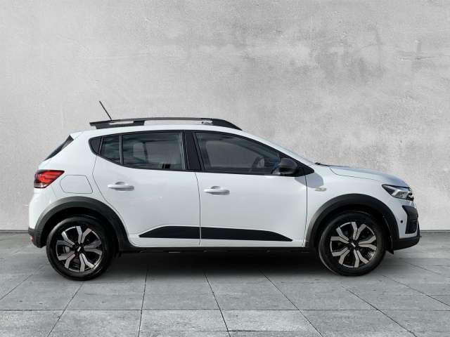 Fahrzeugbild eines Dacia Sandero