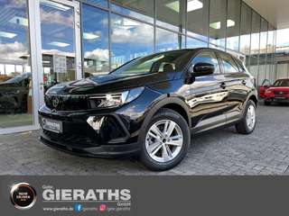 Schräge Frontansicht auf einen Opel Grandland X , freigestellt